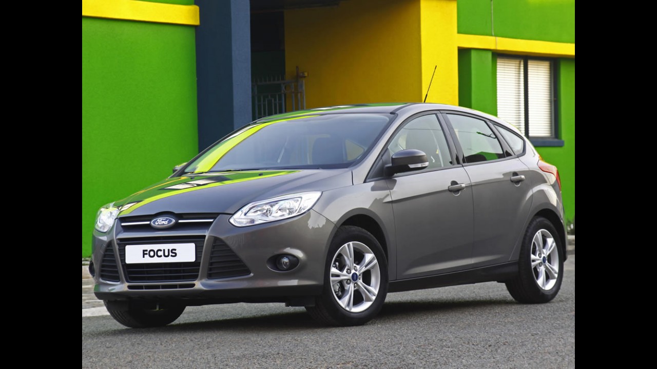 Análise CARPLACE: Golf encosta no Cruze em mês de queda dos hatches médios
