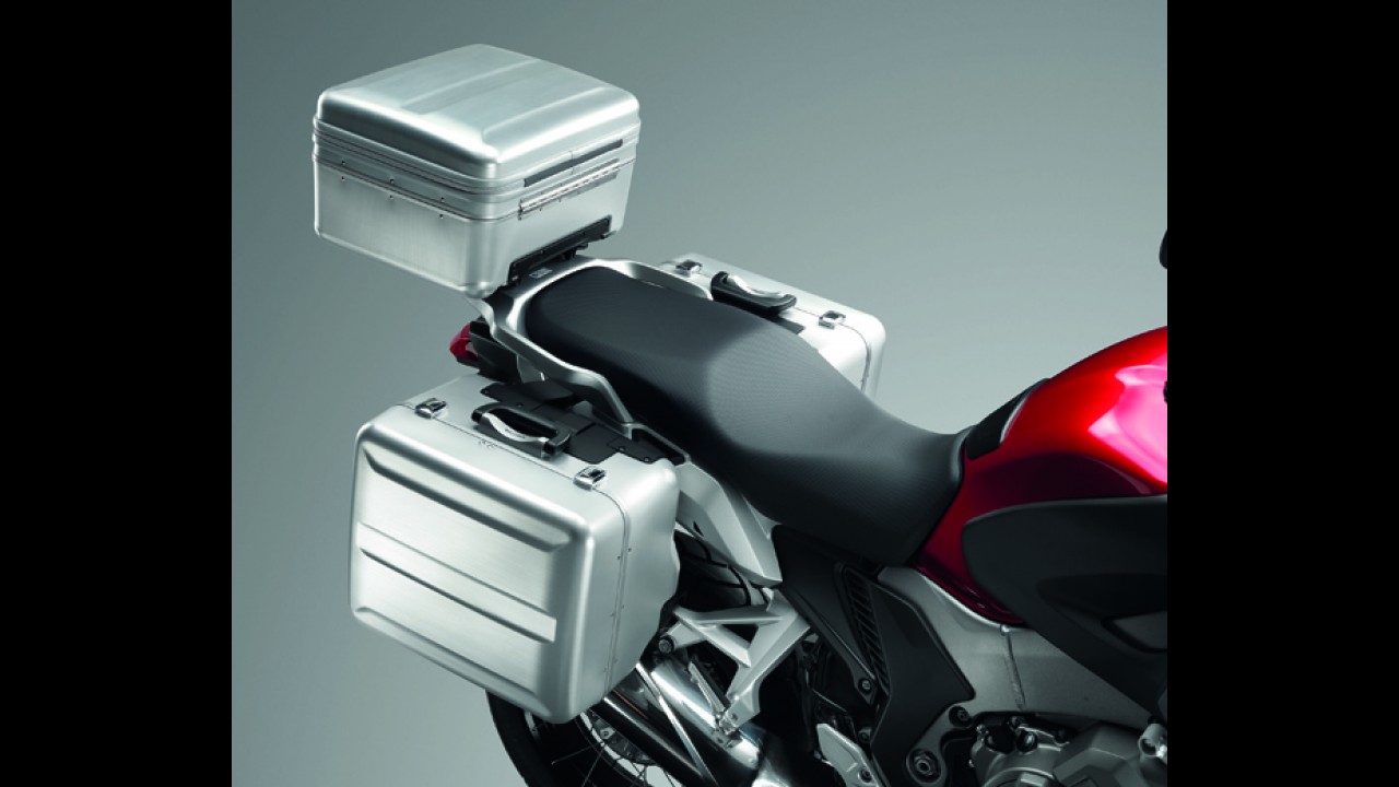 Honda lança linha de acessórios para a VFR 1200X Crosstourer