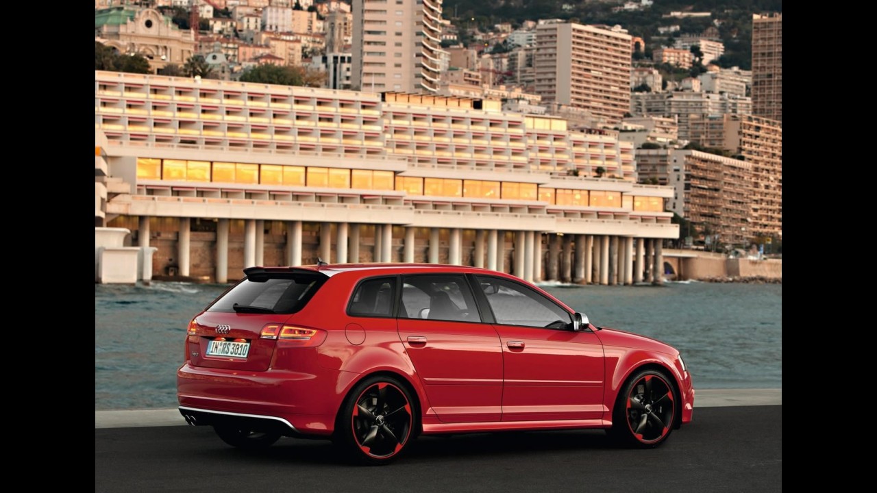 Novo Audi RS3 chega ao Brasil por R$ 298 mil - Modelo acelera de 0 a 100km/h em 4,6 s