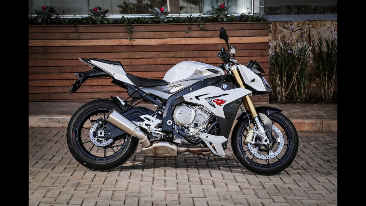 Avaliação: BMW S1000 R e Kawasaki Z1000, as supernakeds em ação!