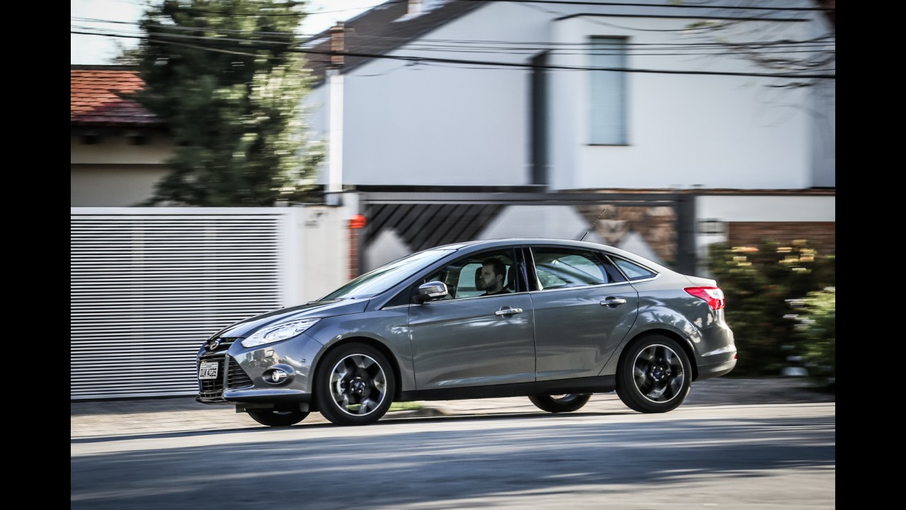 Teste CARPLACE: os novos Focus e Sentra encaram Civic e C4 Lounge