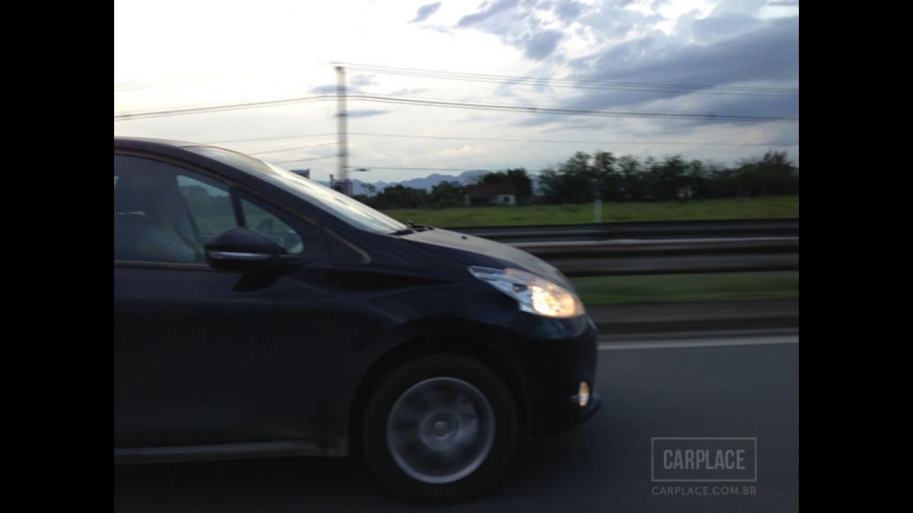 Flagra: Peugeot 208 já roda limpo próximo à fábrica de Porto Real - Lançamento será dia 13 de abril