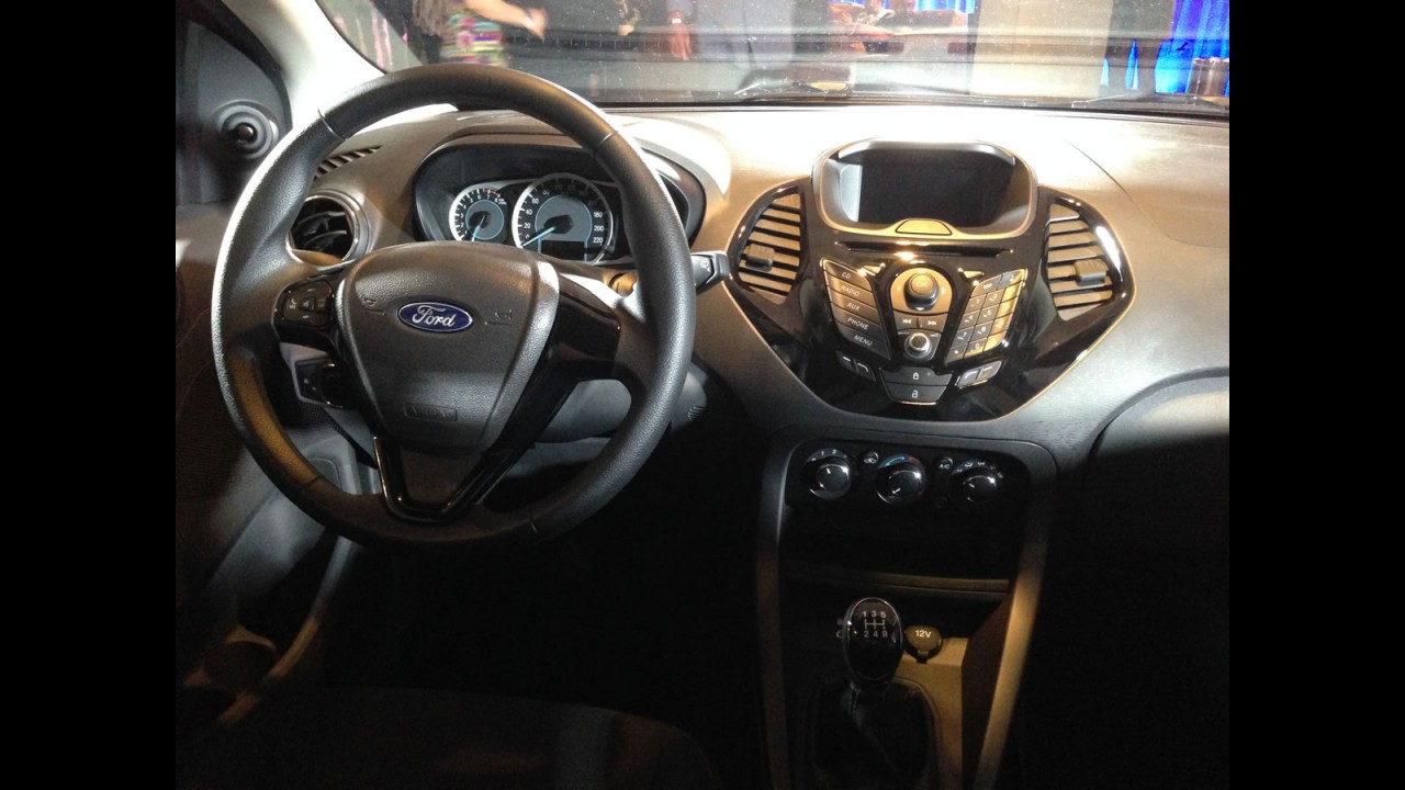 Flagra: novo Ford Ka+ (sedã) circula livremente à espera do lançamento