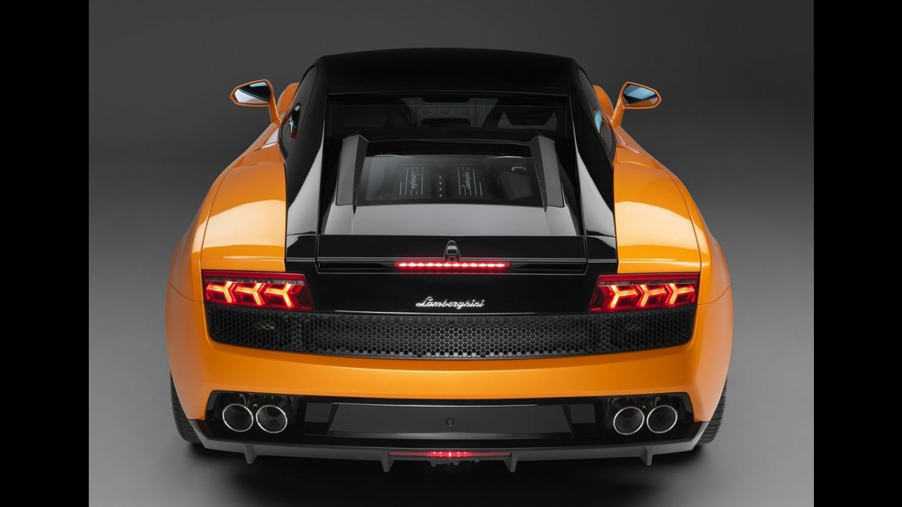 Lamborghini apresenta Gallardo LP560-4 Bicolore 2011 no Salão do Qatar