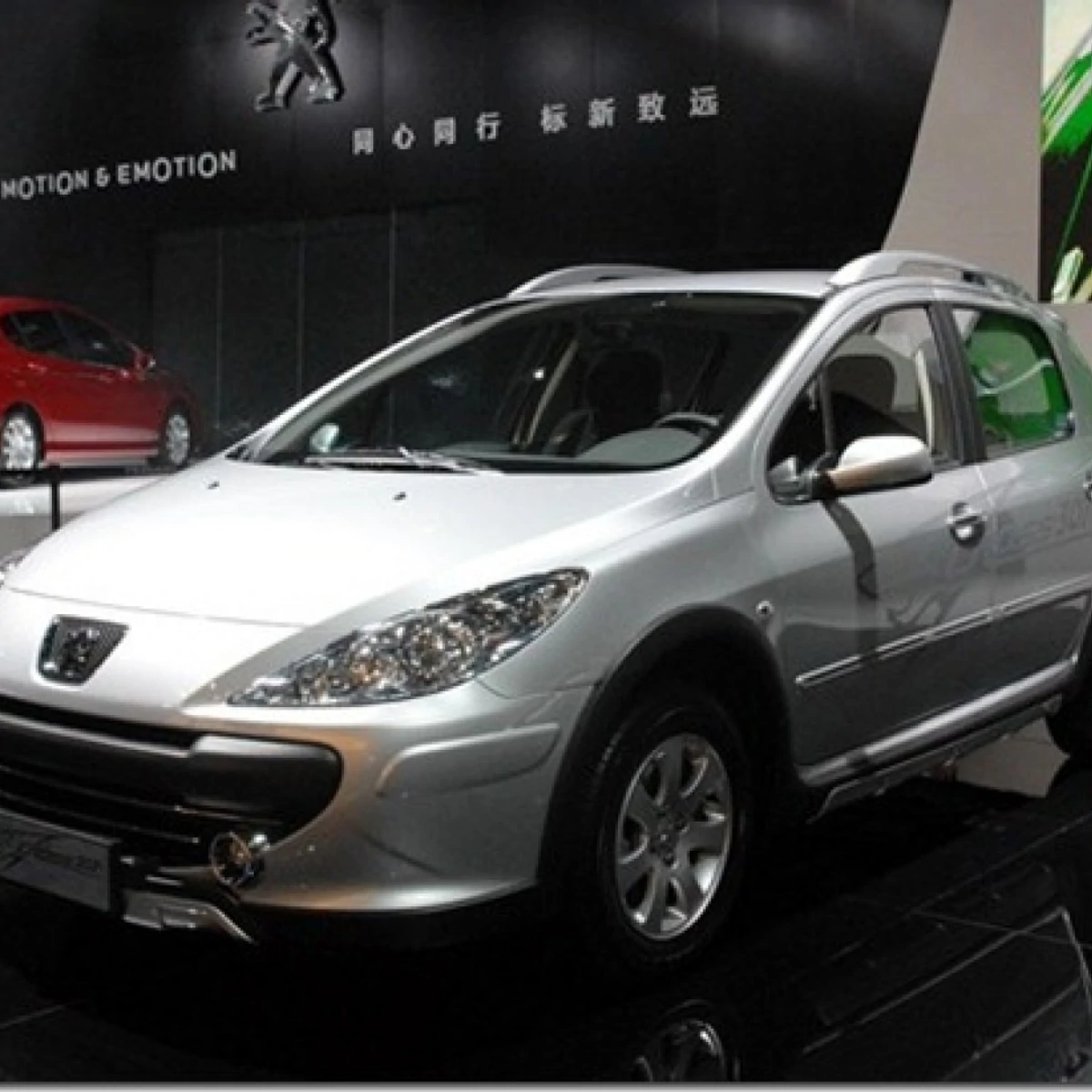 Peugeot 307 ganha versão aventureira Cross na China