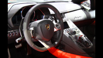 Dentro la Lamborghini Aventador LP700-4 al Salone di Ginevra