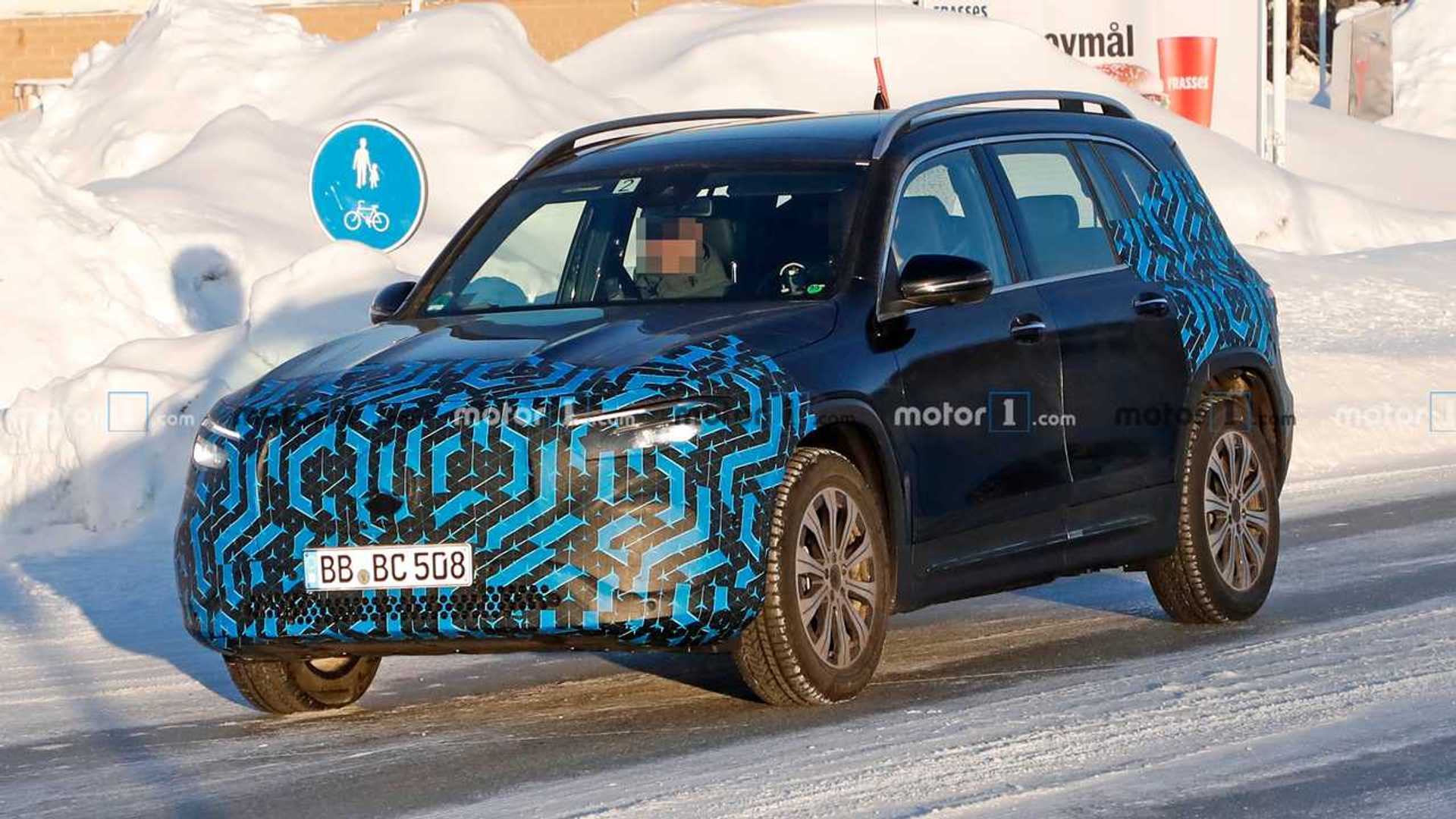 https://cdn.motor1.com/images/mgl/Yo2k0/s1/mercedes-eqa-and-eqb-spy-photo.jpg mercedes-eqa-and-eqb-spy-photo