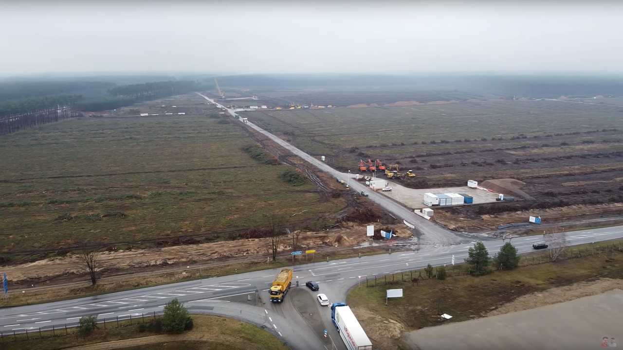 Tesla Gigafactory 4 (Source: the_wolfpack_berlin)
