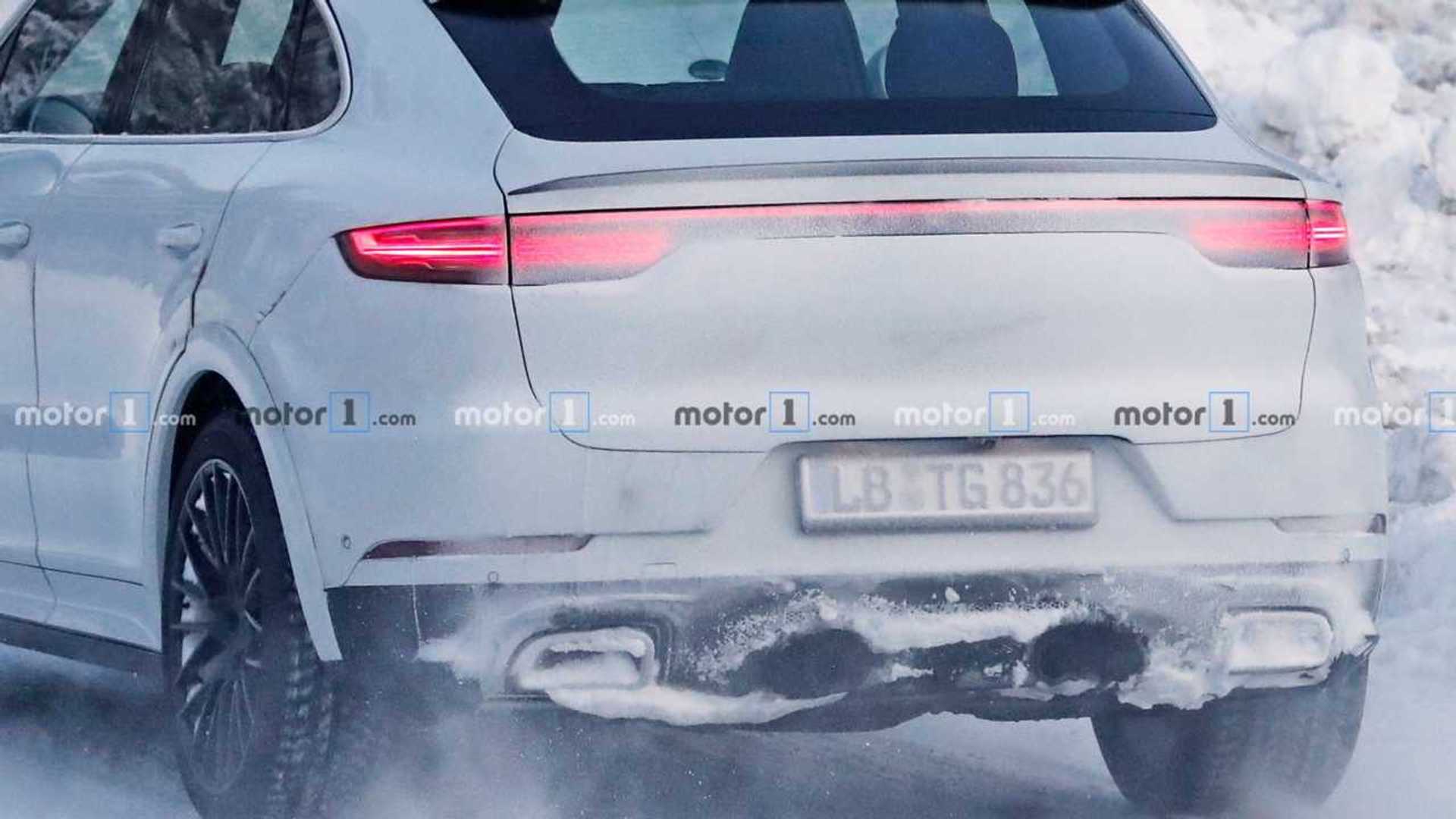 Le Porsche Cayenne Coupé 'GT' joue sur la neige avant son lancement