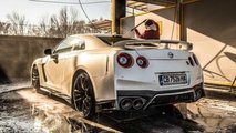 Nissan GT-R versus BMW M5 Competition drag race