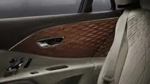 Pannelli 3D in legno di Bentley Flying Spur nella cabina posteriore girati in dettaglio