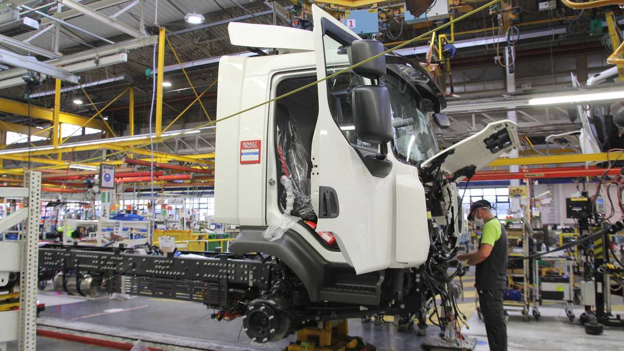 Renault Trucks: 16-ton D Z.E. series-production