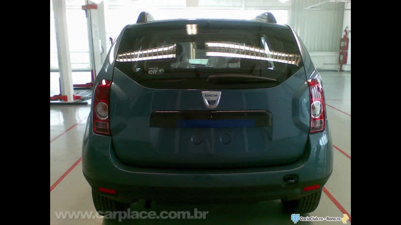 Novo Dacia SUV é flagrado sem disfarces - Utilitário do Logan será feito no Brasil em 2010