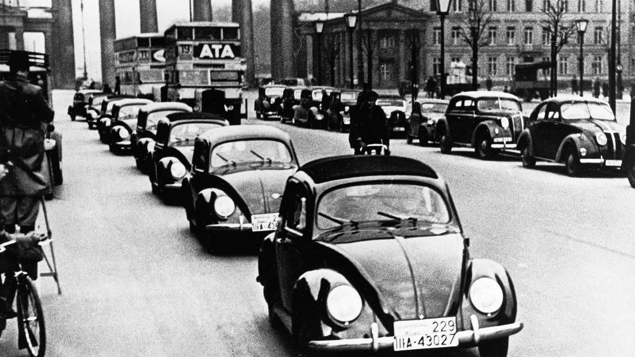 Volkswagen Maggiolino, 81 anni di storia per immagini