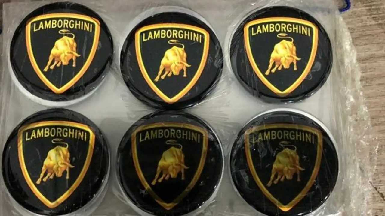 Fábrica clandestina de Ferrari y Lamborghini