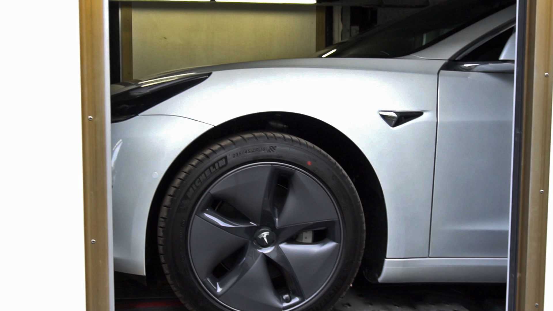Tesla Model 3, la consegna contactless InsideEVs Italia Foto