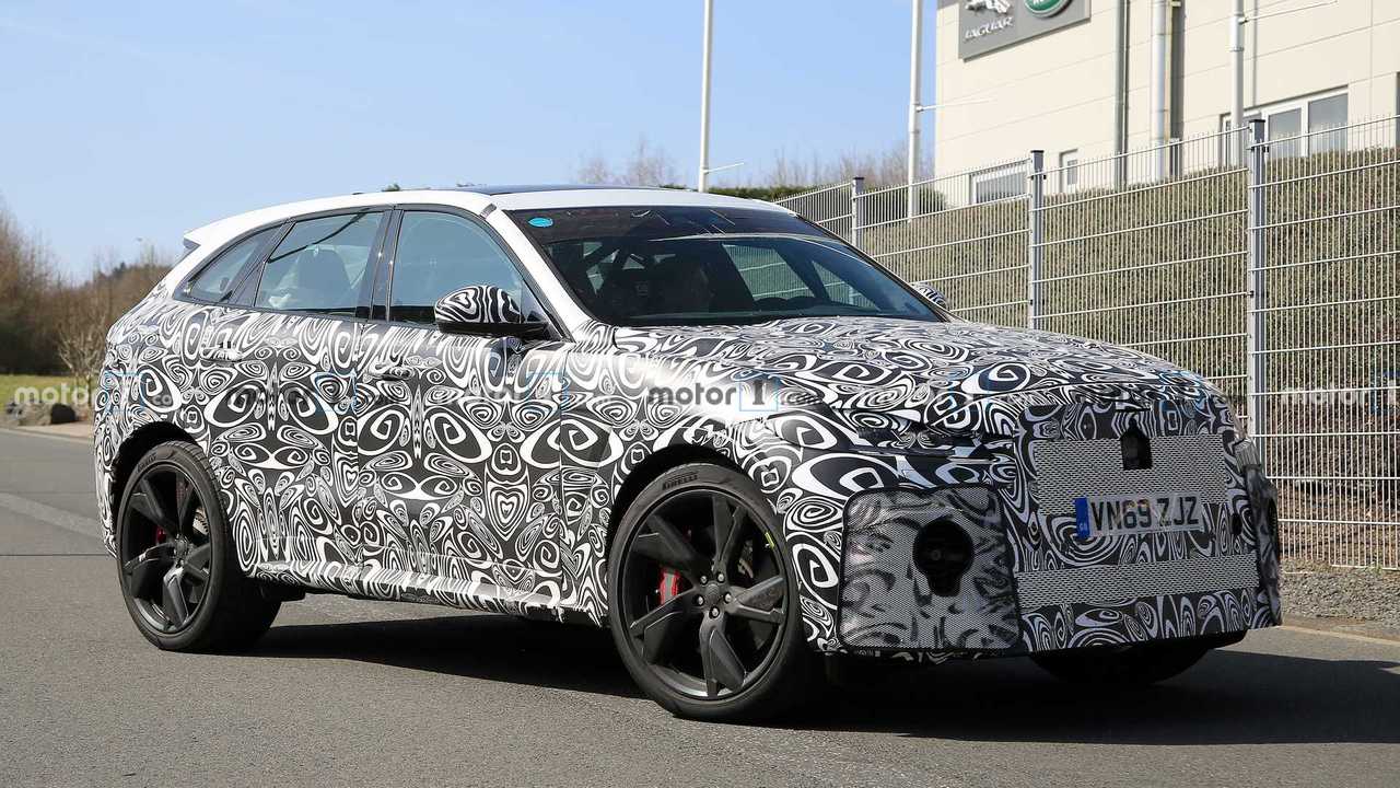 Makyajlı 2021 Jaguar F-Pace SVR casus fotoğraf