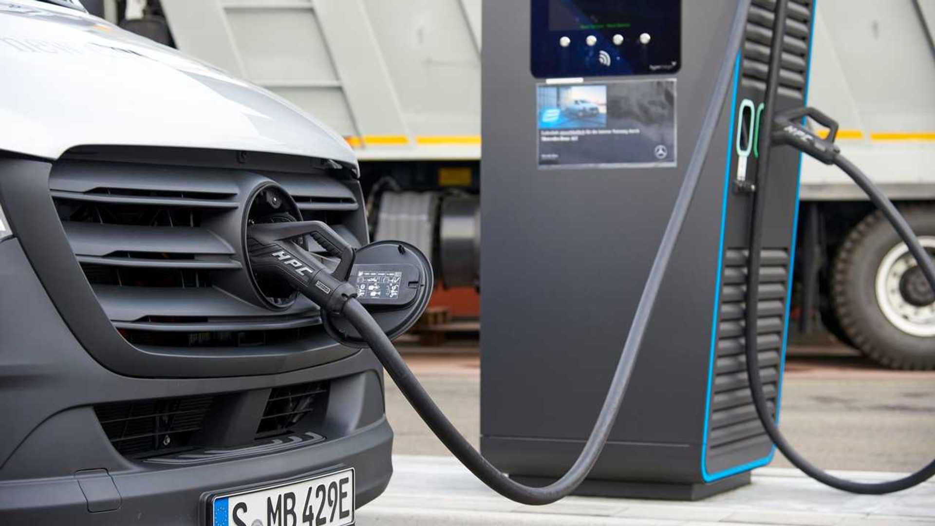 Daimler Shows Its New 1 MW Charging Park For Commercial Vehicles