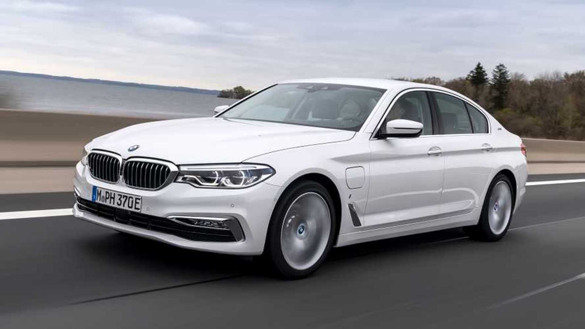 BMW llama a revisión casi 30,000 híbridos enchufables en EE.UU. por riesgo de incendio