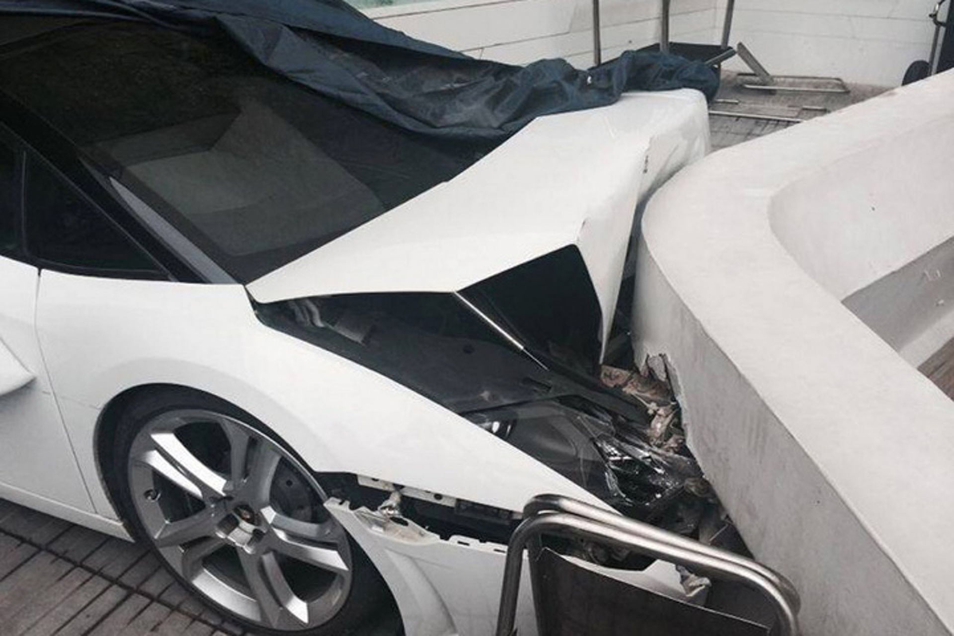 A Valet Played Car-Pinball with this Lamborghini Gallardo and Lost