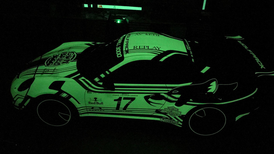 Porsche 911 Glowing Wrap