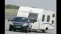 Golf zieht 18 Wohnwagen