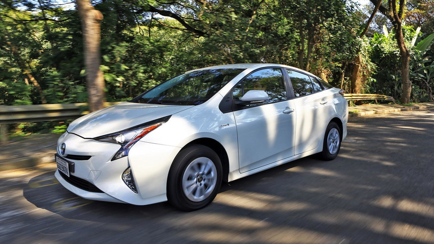 Comparativo - Toyota Prius e Corolla Altis