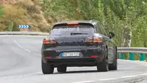 2018 Porsche Macan facelift spy photo