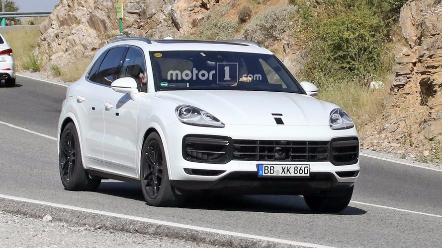 Porsche Cayenne 2018: fotos espía vestido de blanco