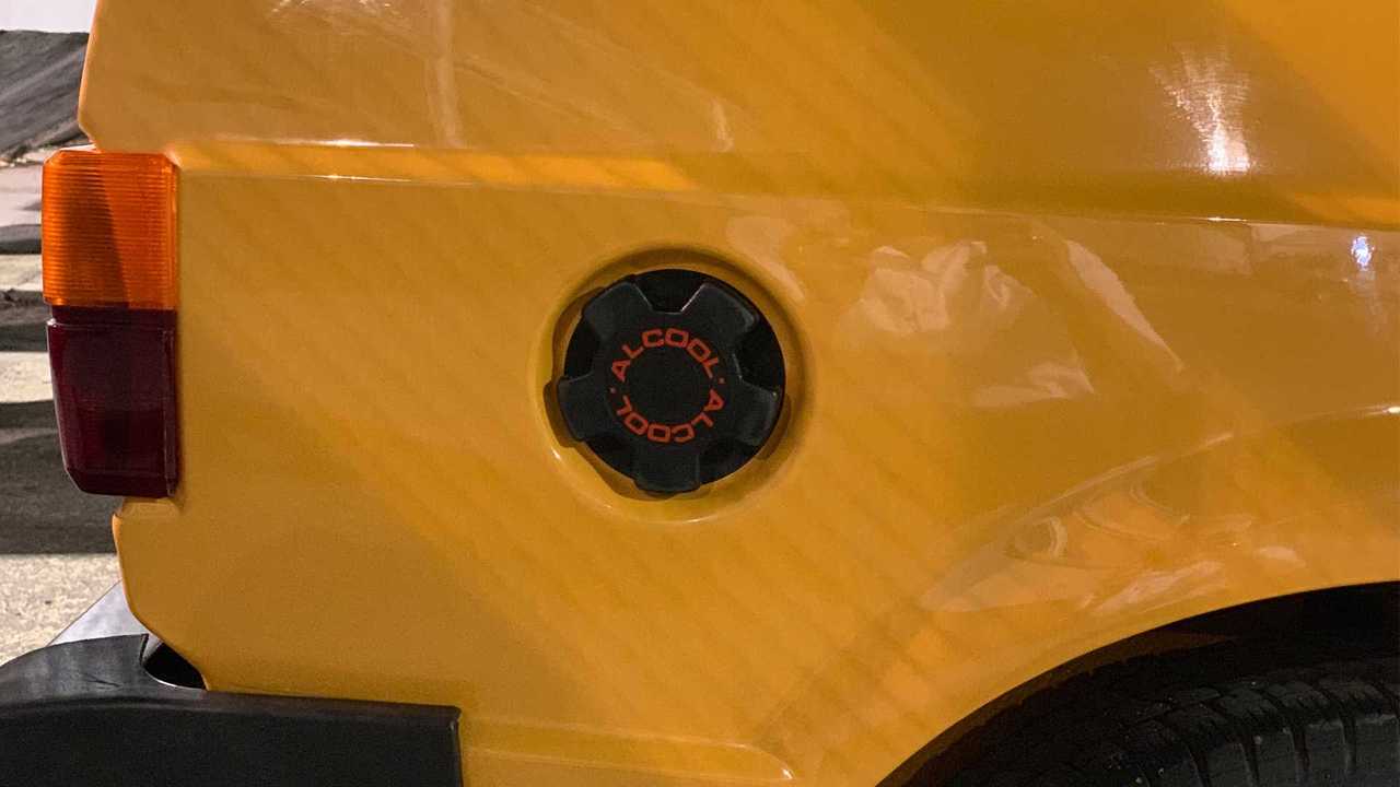 VW Gol 1983 - Amarelo Manga