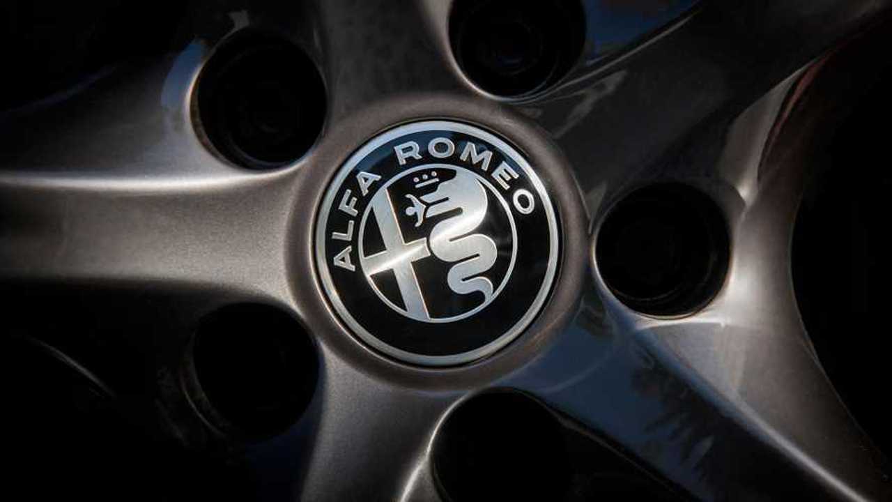 2019 Alfa Romeo Stelvio ve Giulia Quadrifoglio NRING Edition