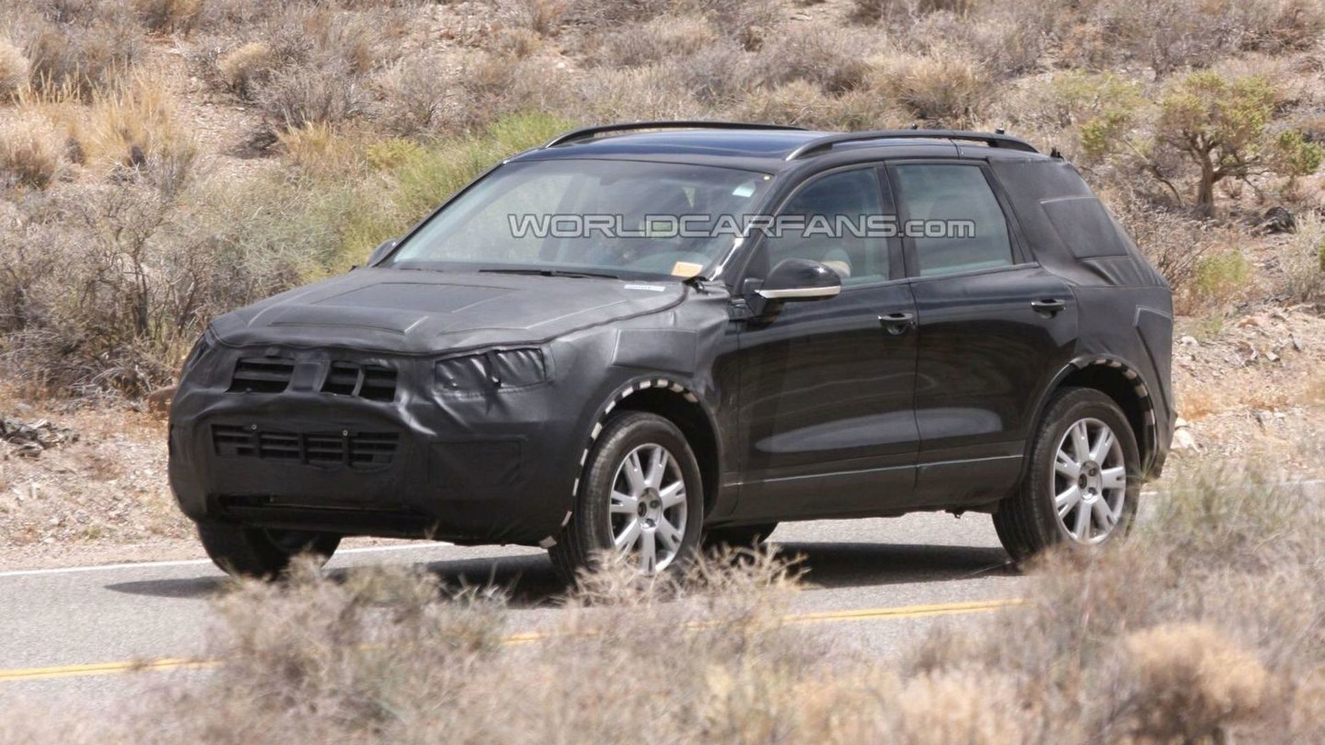 2011 Volkswagen Touareg spy photos in American desert