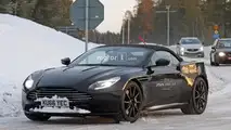 2018 Aston Martin DB11 Volante casus fotoğrafları