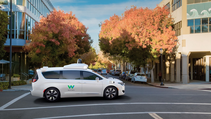 Google'ın sürücüsüz Waymo Chrysler Pacifica Hybrid'leri