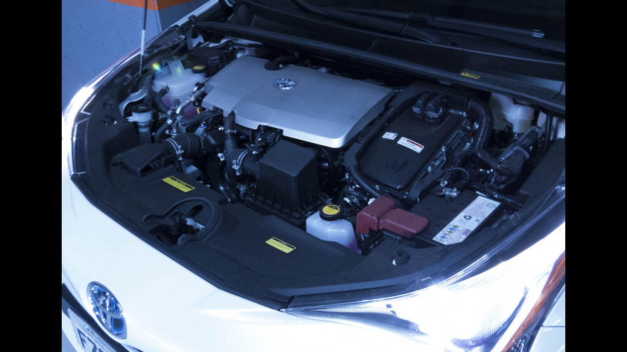 Teste CARPLACE: Futurista e mega eficiente, novo Toyota Prius é o Corolla de amanhã