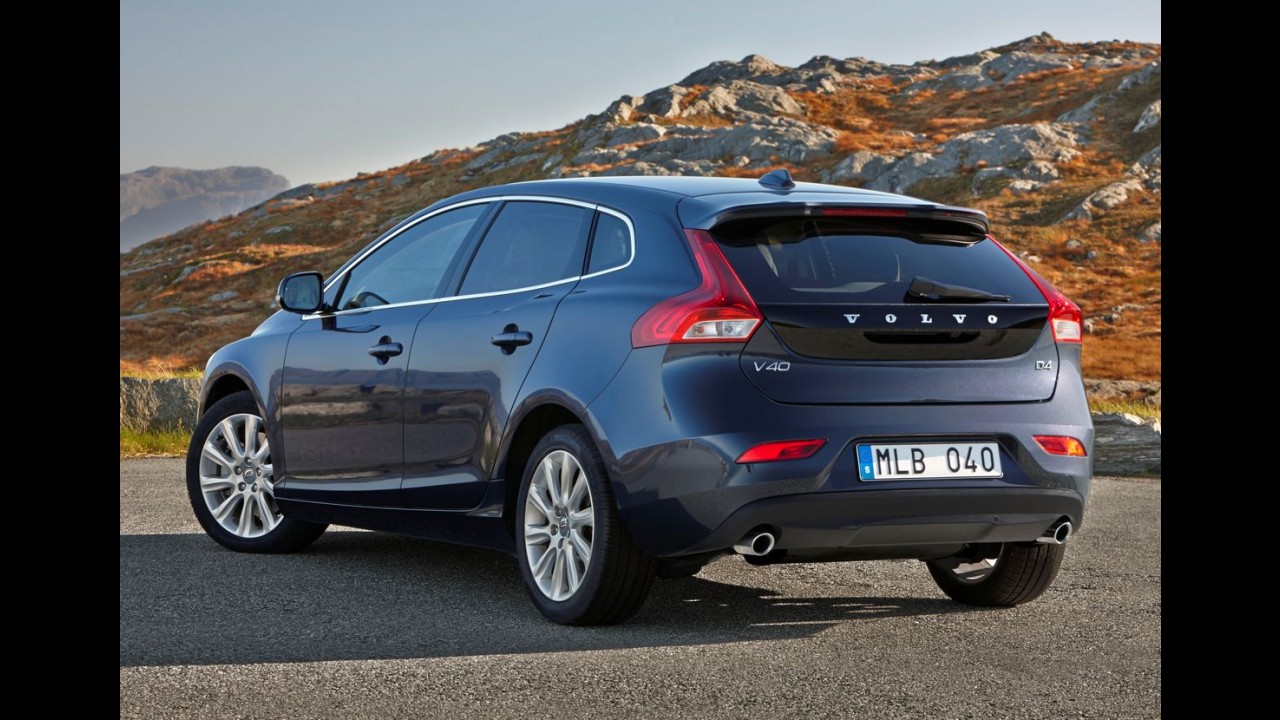Volvo V40 reestilizado estreia em março no Salão de Genebra