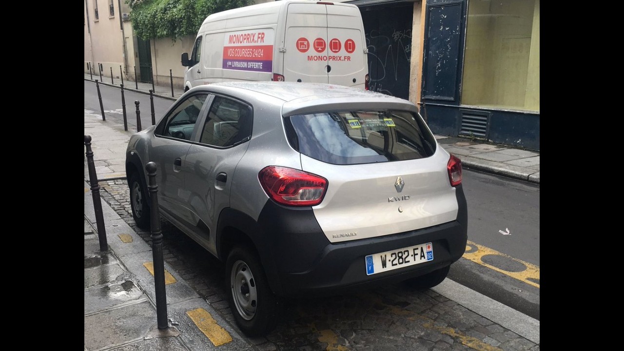 Flagra: Renault Kwid é clicado em versão "pelada" na França