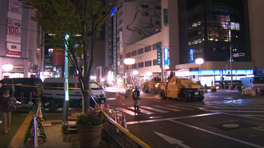 VIDÉO - Deux jours pour réparer la chaussée effondrée à Fukuoka  