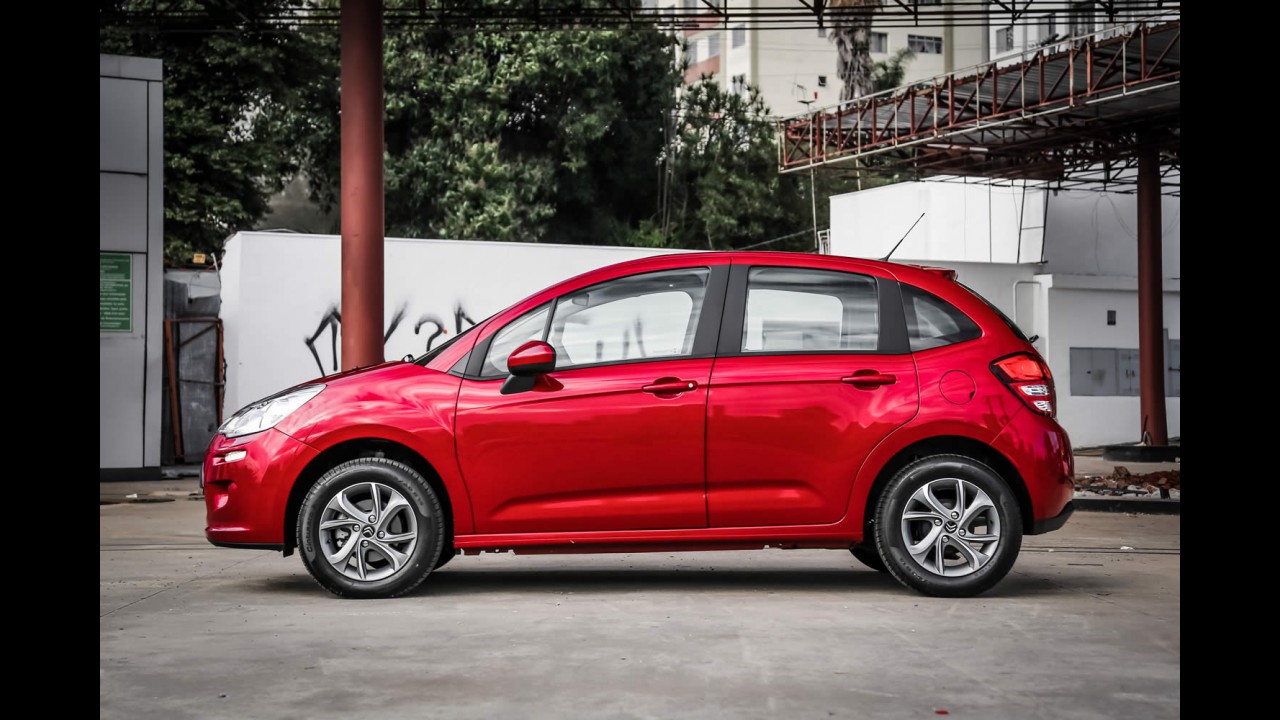 Hatches compactos: enquanto Fiesta e 208 despencam, Fit assume a liderança