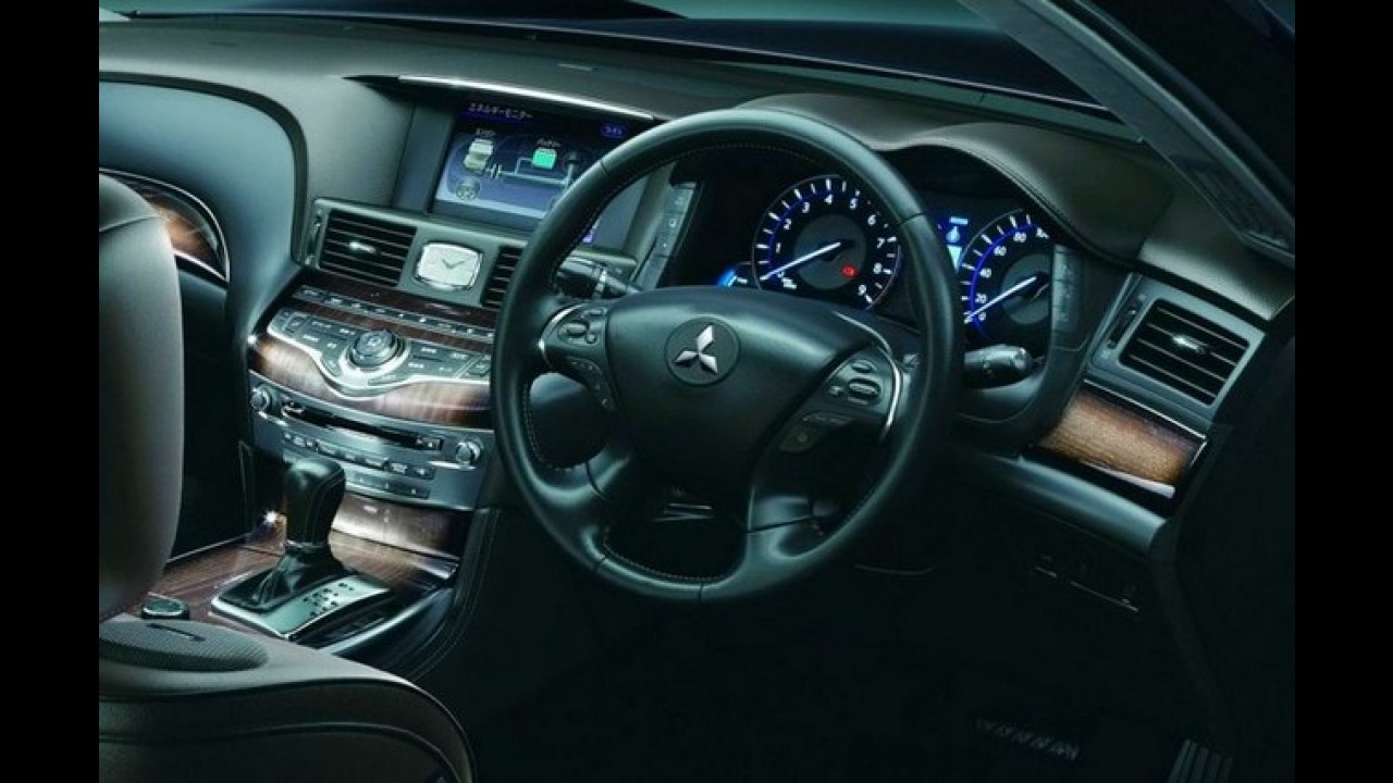 Infiniti M disfarçado: Mitsubishi lança sedã de luxo Proudia no Japão