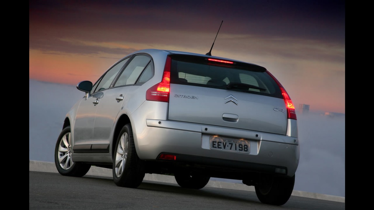 Análise CARPLACE: Golf encosta no Cruze em mês de queda dos hatches médios