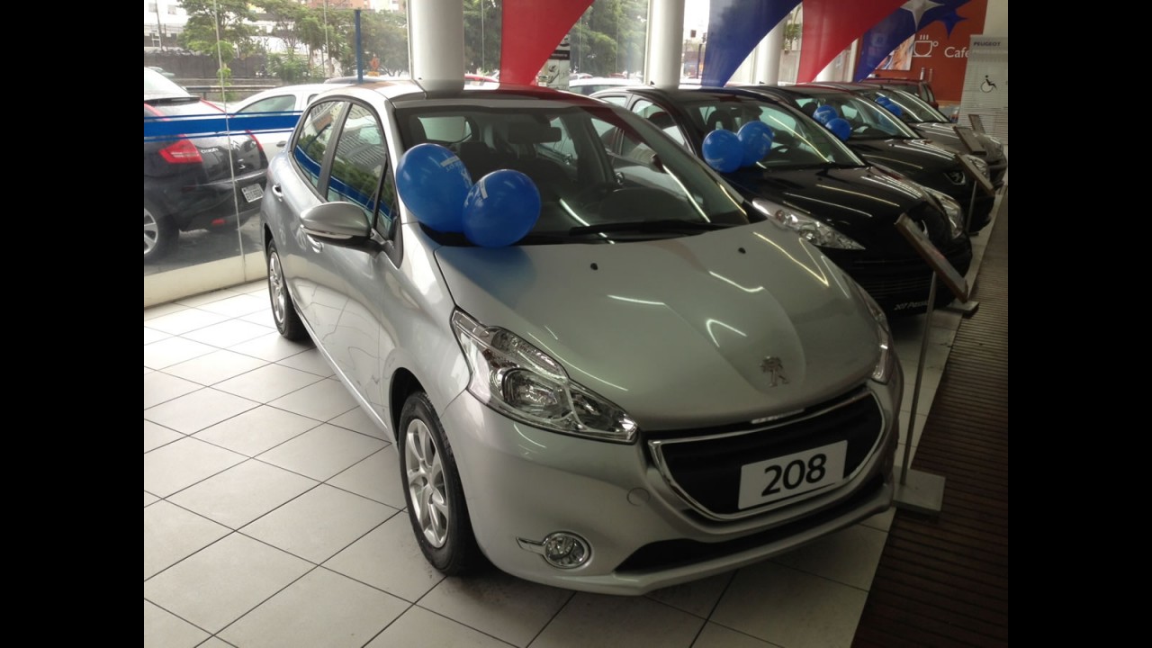 No dia da estreia, Peugeot 208 tem preço de tabela e pronta entrega