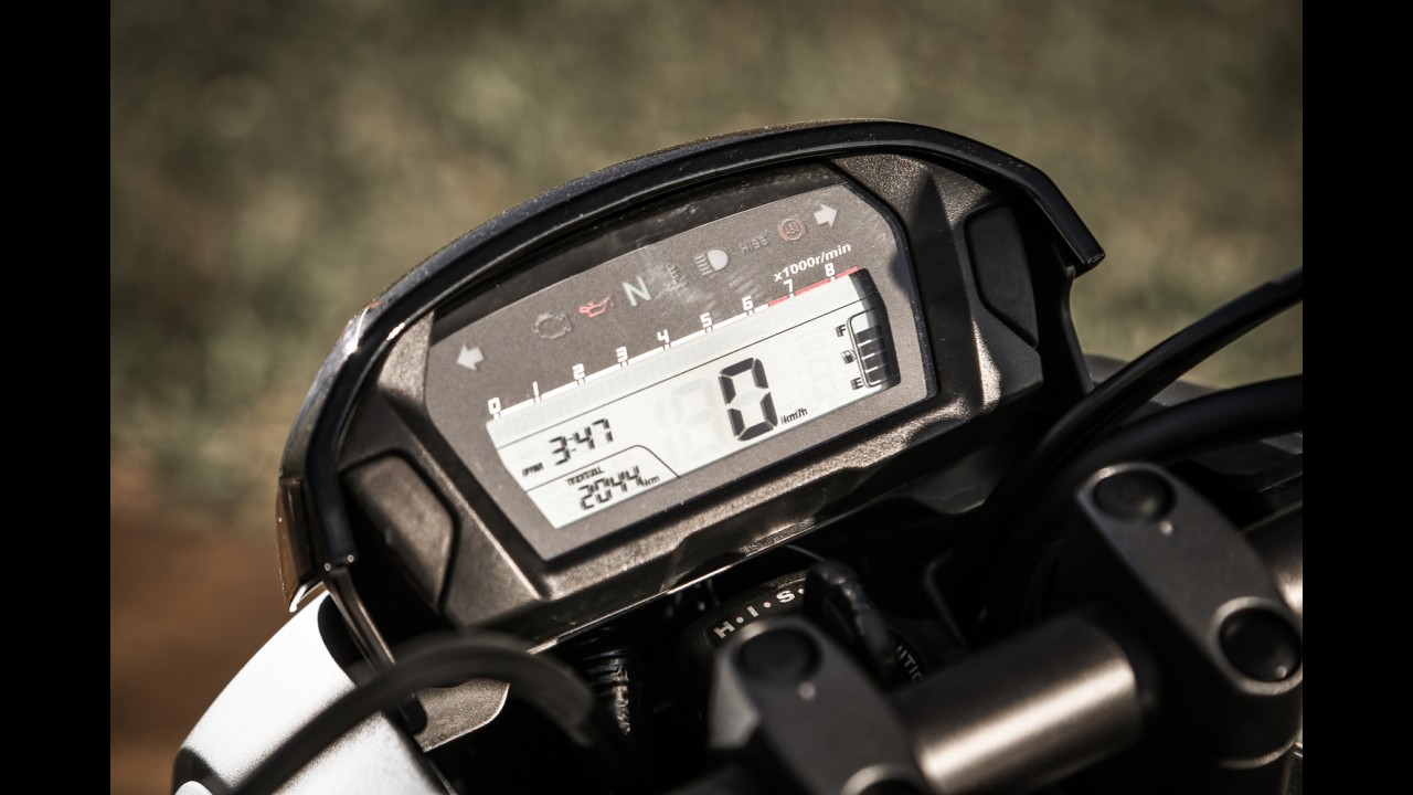 Avaliação: Honda CTX 700N propõe novo conceito de custom