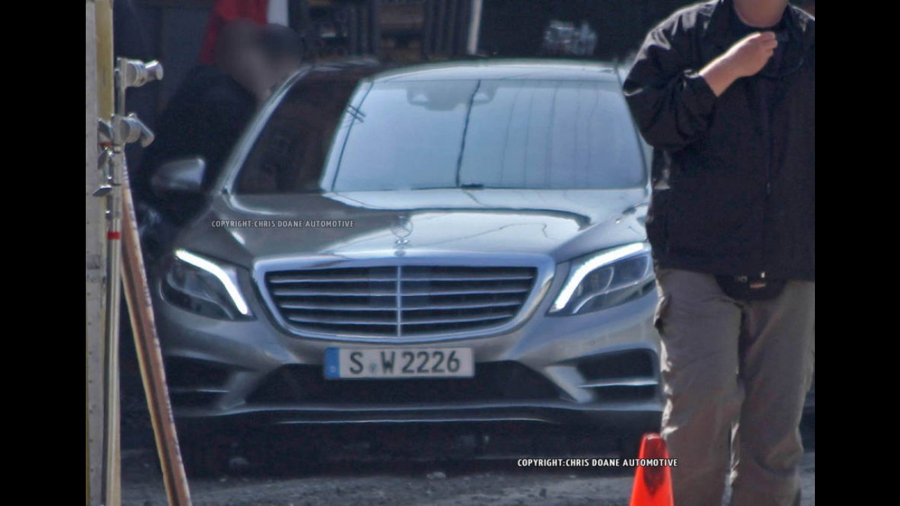 Novo Mercedes Classe S é flagrado em gravação de comercial