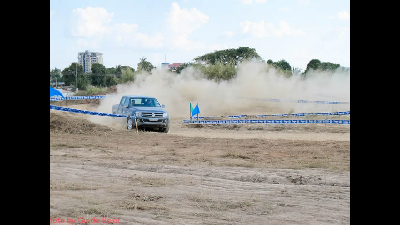 Leitor testa a VW Amarok em circuito Off-Road e conta as impressões - Veja fotos