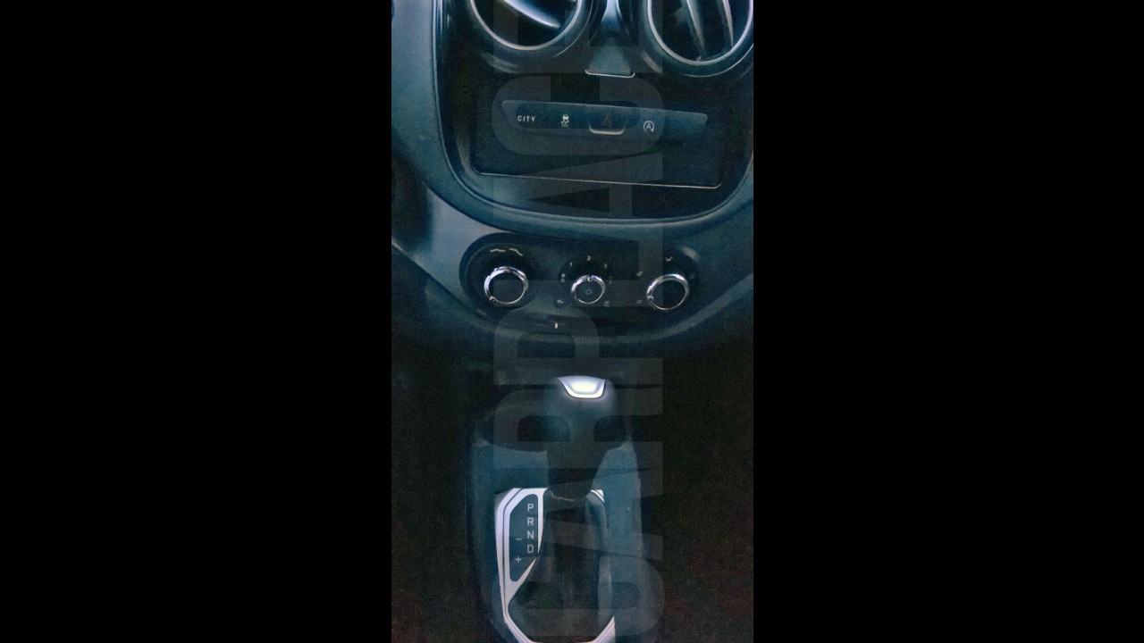 Flagra! Novo Fiat Punto terá ESP, start-stop e câmbio automático (veja painel)