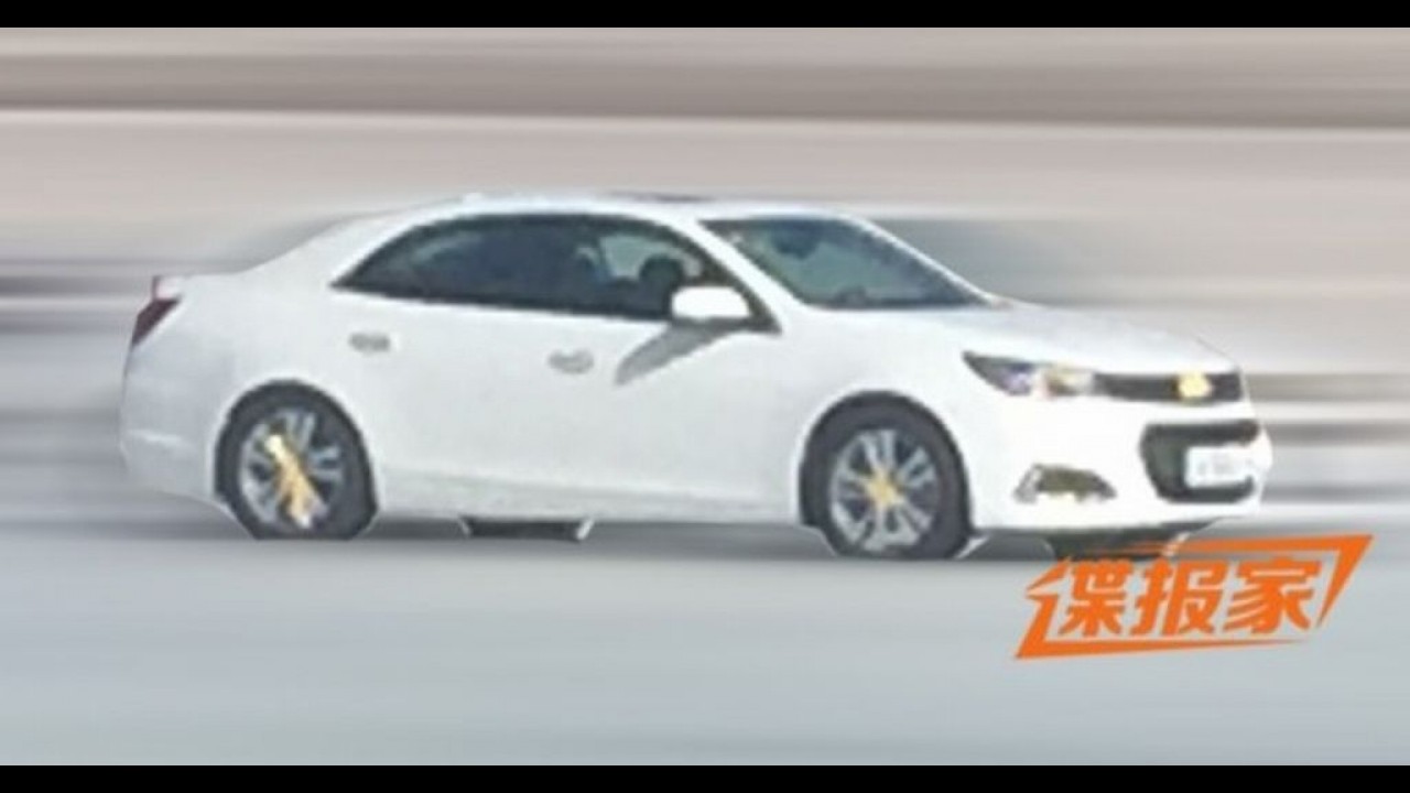 Flagra: Malibu 2016 mostra nova identidade visual da Chevrolet