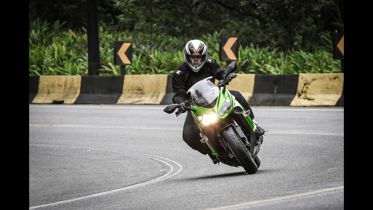 Avaliação: Kawasaki Ninja 1000 2015 empolga estradeiros de "mão cheia"