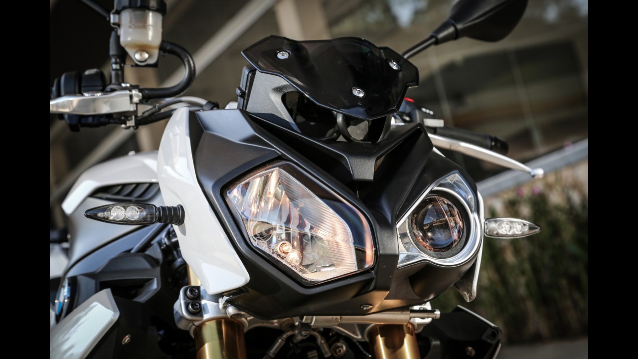 Avaliação: BMW S1000 R e Kawasaki Z1000, as supernakeds em ação!