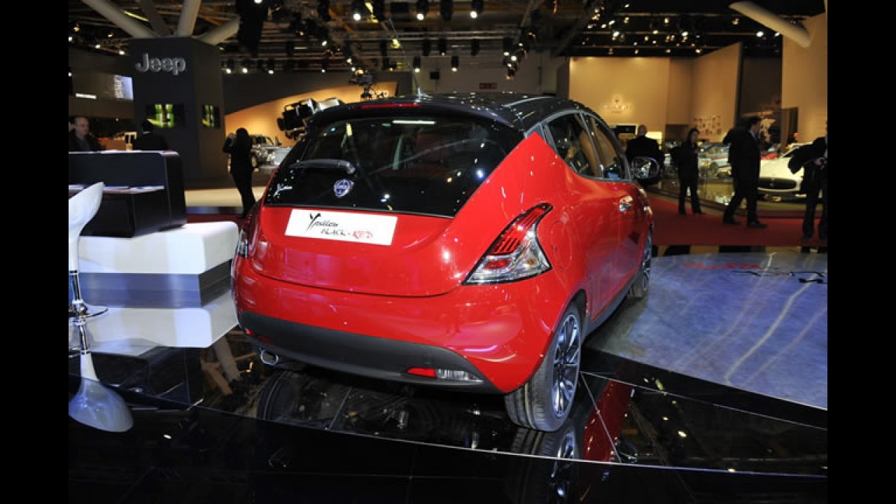 Lancia Ypsilon Black & Red é revelado oficialmente no Salão de Bolonha